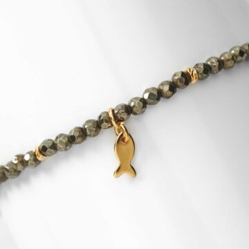 Bracelet de perles en pyrite naturelle et breloque petit poisson