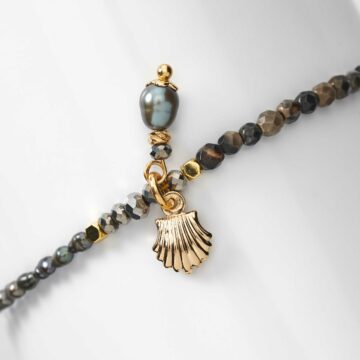 Bracelet double en perles et breloque coquille saint jacques