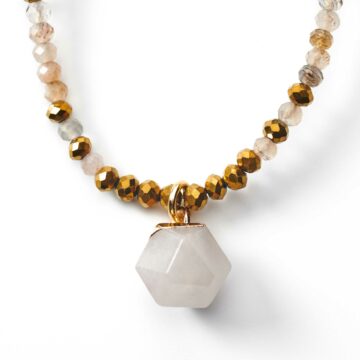 collier de perles à facettes sunstones et breloque en cristal de quartz